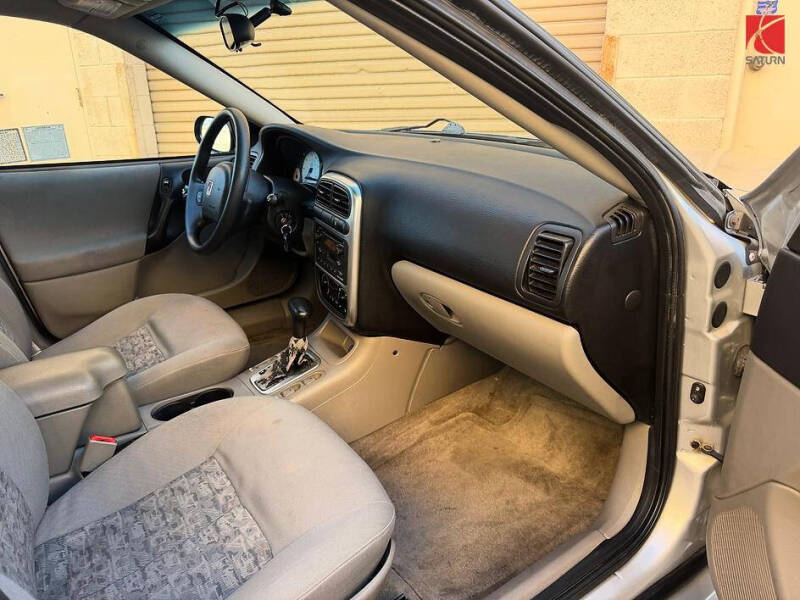 2005 Saturn L300