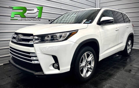 2018 Toyota Highlander for sale at Route 21 Auto Sales in Canal Fulton OH