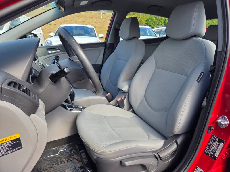 2013 Hyundai Accent SE