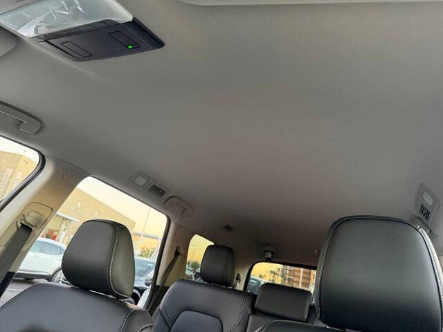 2025 Nissan Pathfinder SL