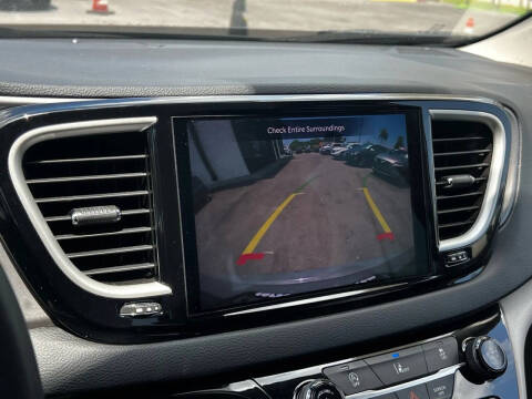 2022 Chrysler Pacifica Touring L