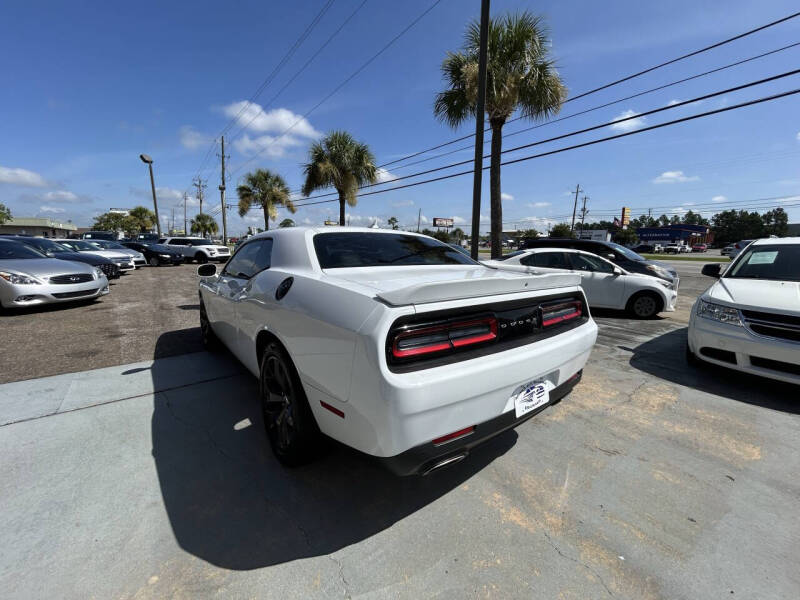 2018 Dodge Challenger SXT Plus