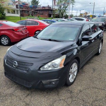 2013 Nissan Altima for sale at Signature Auto Group in Massillon OH