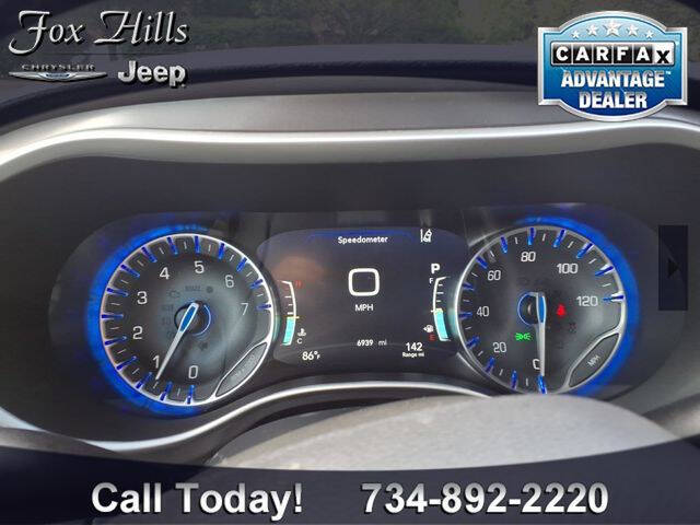 2026 Chrysler Pacifica Select