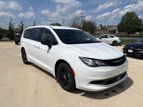 2024 Chrysler Voyager LX