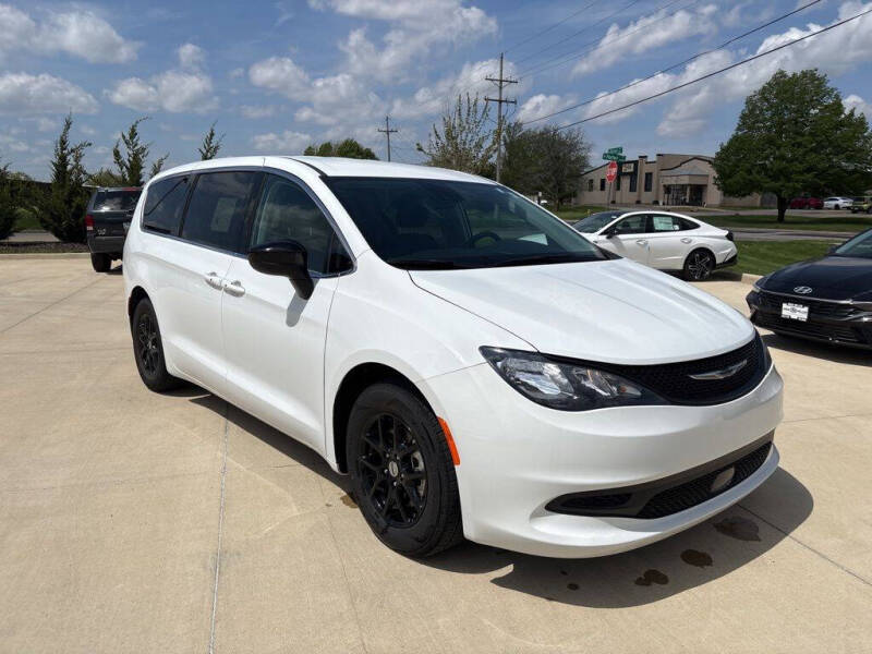 2024 Chrysler Voyager LX