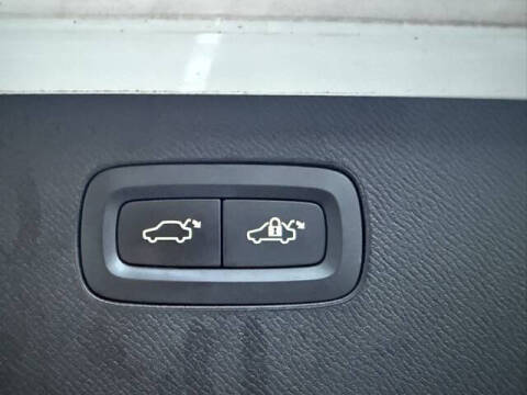 2018 Volvo XC90 T5 Momentum 7-Passenger