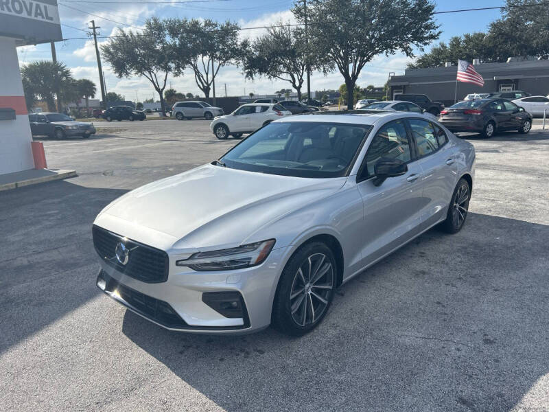 2022 Volvo S60 B5 Momentum