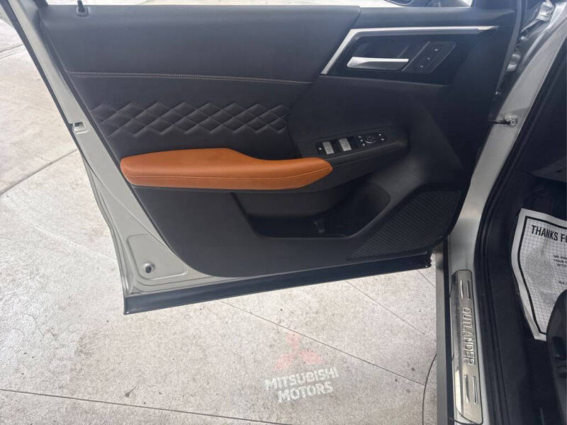 2023 Mitsubishi Outlander SEL