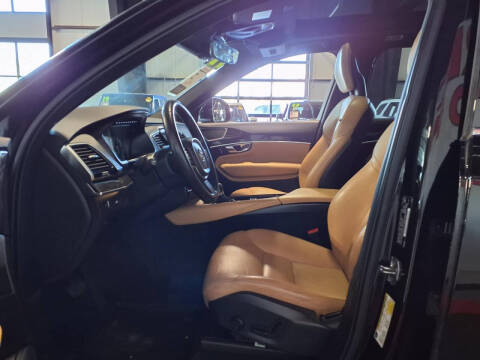 2017 Volvo XC90 T6 Momentum
