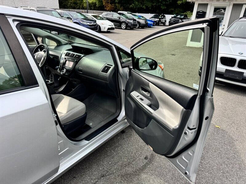 2014 Toyota Prius v Two