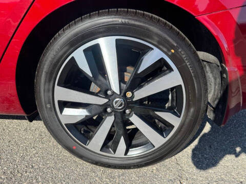 2021 Nissan Versa SR