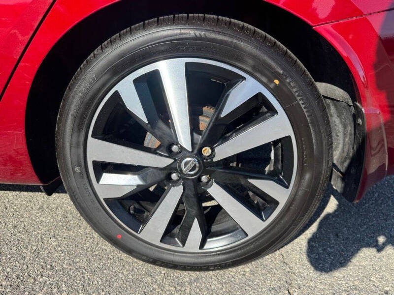 2021 Nissan Versa SR