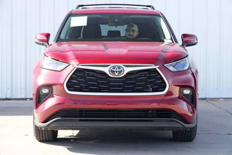 2022 Toyota Highlander LE