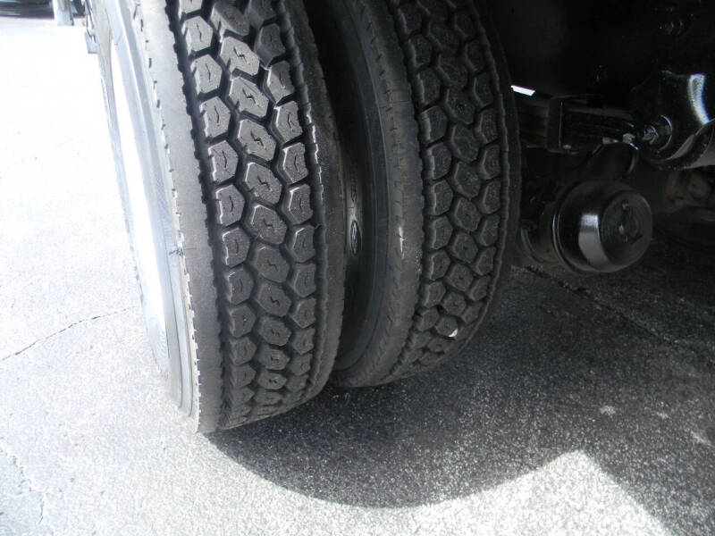 2023 Freightliner M2 106