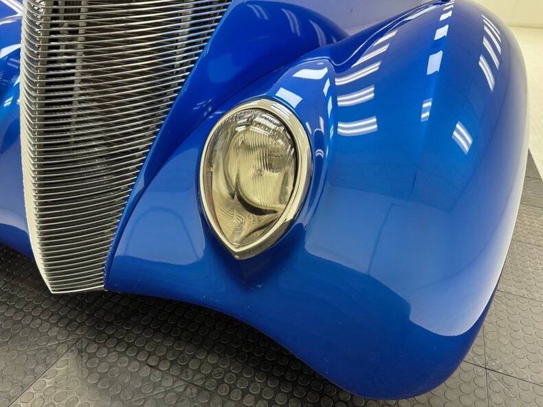 1937 Ford Deluxe