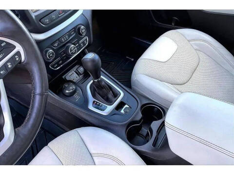 2017 Jeep Cherokee Overland