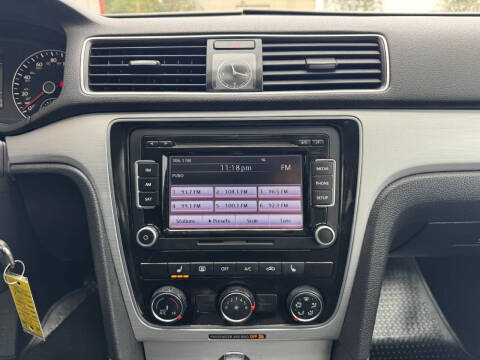 2013 Volkswagen Passat SE