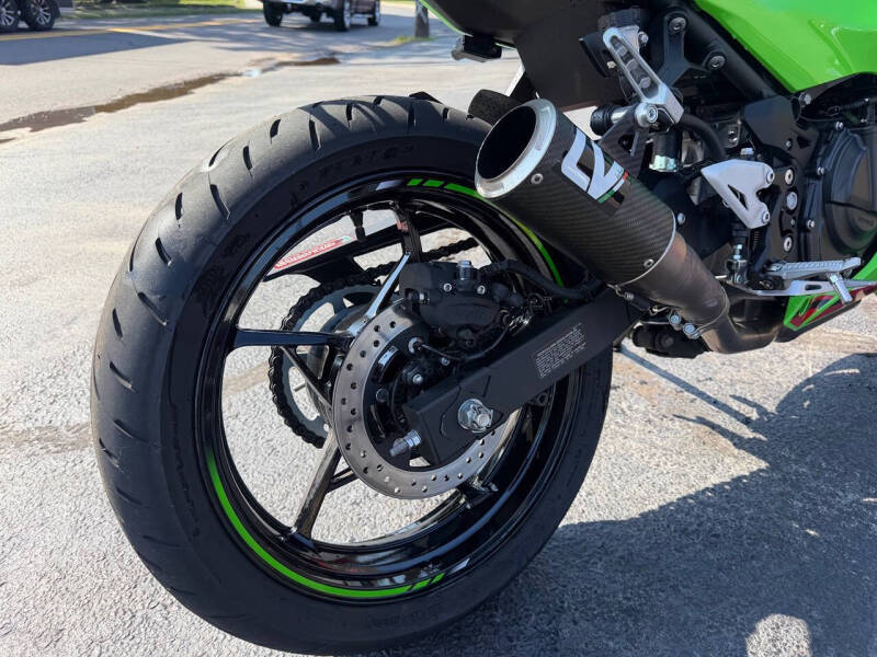 2024 Kawasaki Ninja 500 KRT Edition