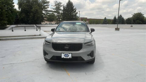 2026 Volvo XC40 B5 Ultra Black Edition