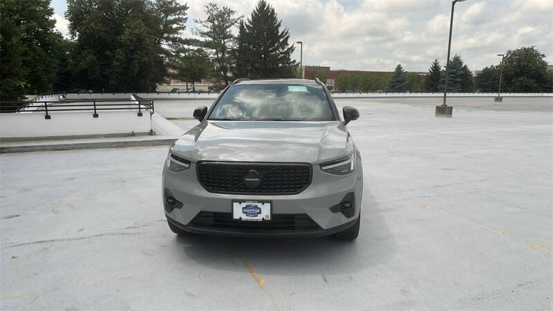 2026 Volvo XC40 B5 Ultra Black Edition