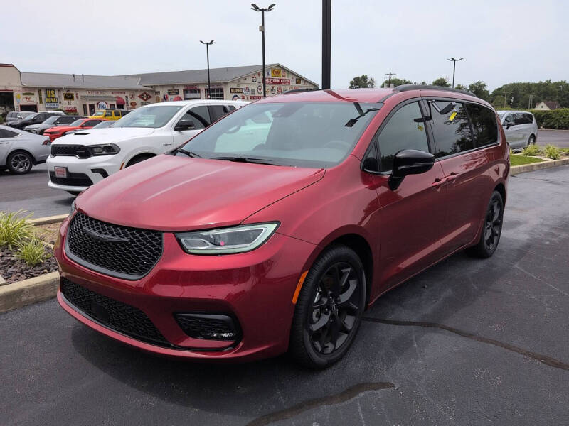 2026 Chrysler Pacifica Select