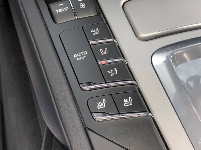 2013 Porsche Cayenne GTS