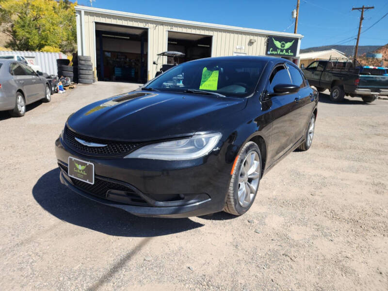 2017 Chrysler 200 S's photo