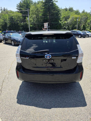 2014 Toyota Prius v Five
