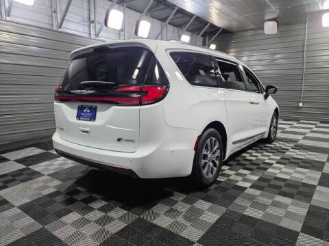 2025 Chrysler Pacifica Plug-In Hybrid Pinnacle