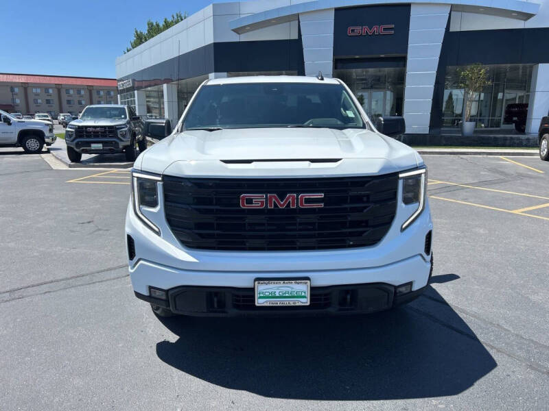 2025 GMC Sierra 1500 Elevation Standard