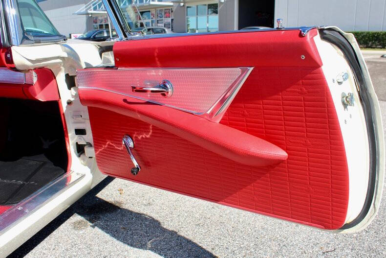 1957 Ford Thunderbird