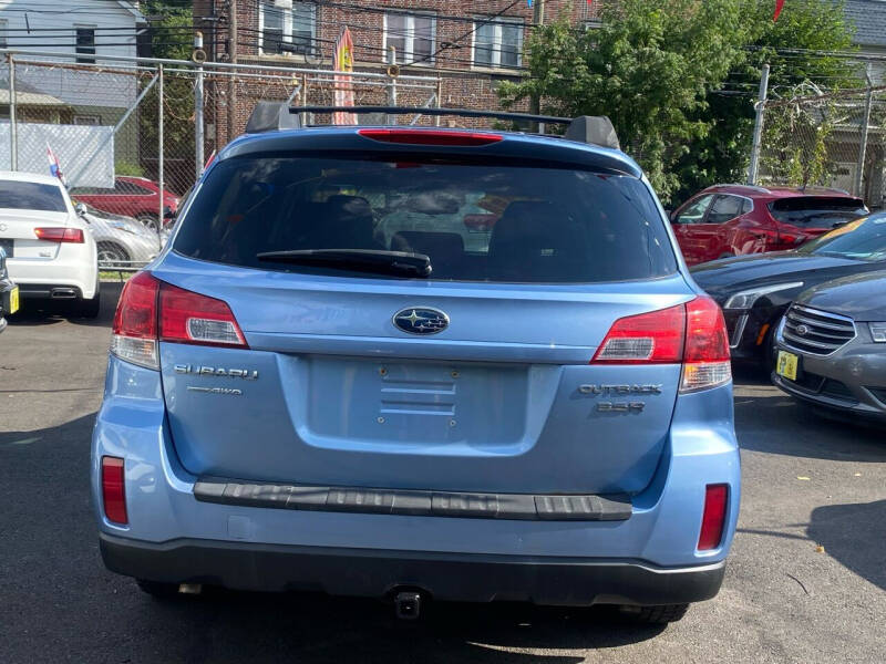 2010 Subaru Outback 3.6R Limited photo 7