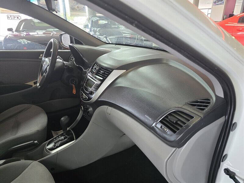 2013 Hyundai Accent GS