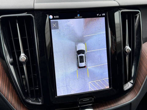 2023 Volvo XC60 B5 Plus Dark Theme