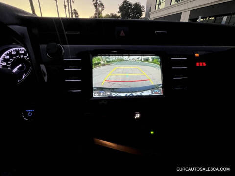 2019 Toyota Camry Hybrid LE