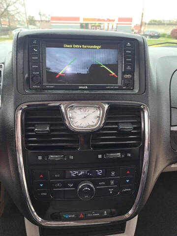 2013 Chrysler Town and Country Touring