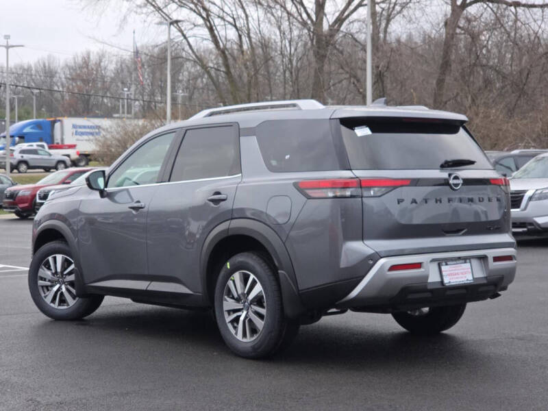 2025 Nissan Pathfinder SL