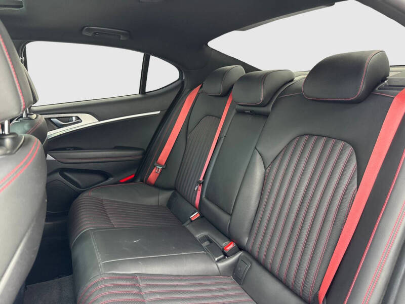 2023 Genesis G70