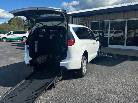 2025 Chrysler Voyager LX