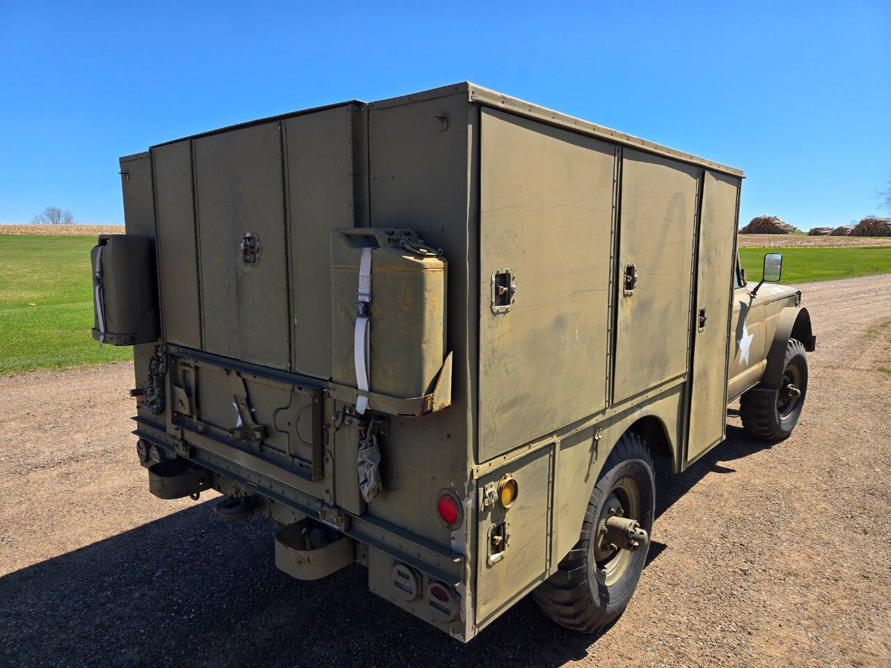 1971 Jeep M724 11
