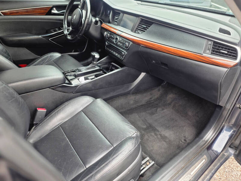 2018 Kia Cadenza Premium