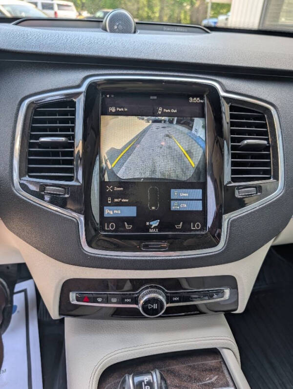 2016 Volvo XC90 T6 Momentum