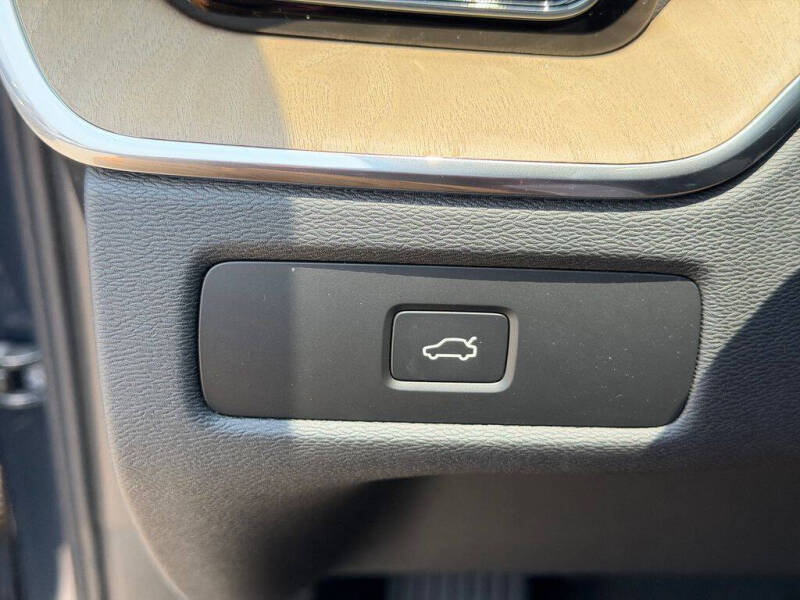 2026 Volvo XC60 B5 Core