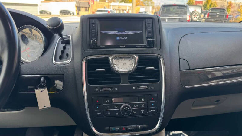 2013 Chrysler Town and Country Touring-L