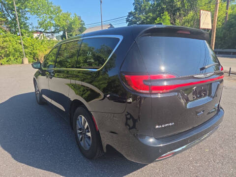 2024 Chrysler Pacifica Plug-In Hybrid Select
