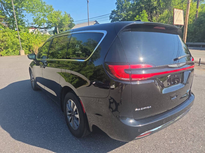 2024 Chrysler Pacifica Plug-In Hybrid Select