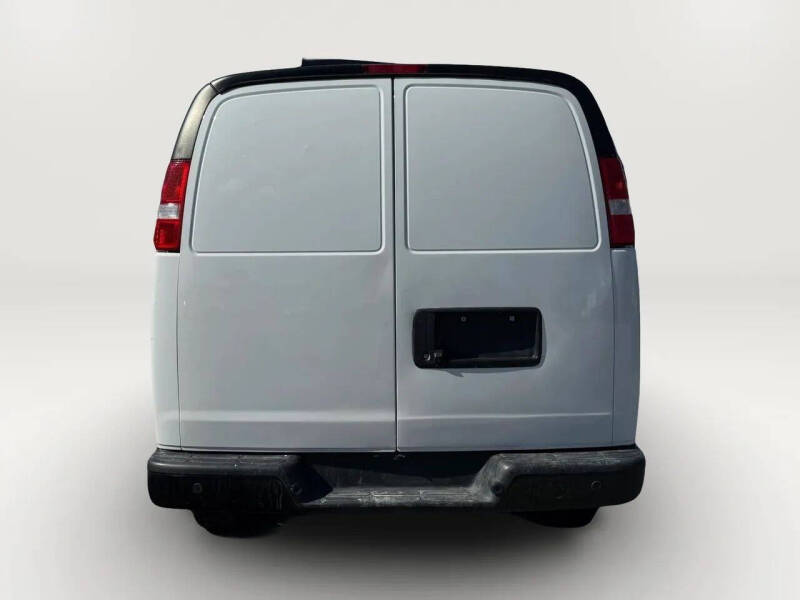 2023 GMC Savana 2500