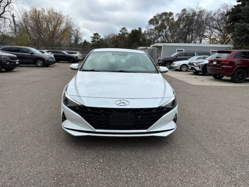 2022 Hyundai Elantra SE