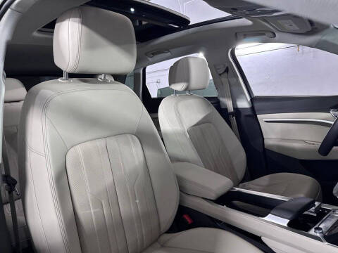 2019 Audi e-tron quattro Premium Plus